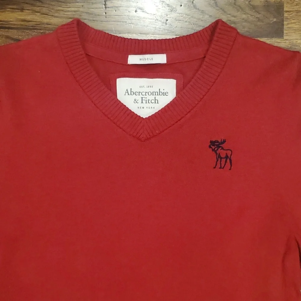 Mens Abercrombie & Fitch red v neck sweater size S